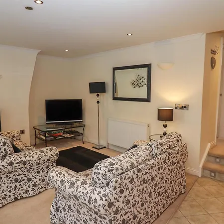 아파트 Powder Keg